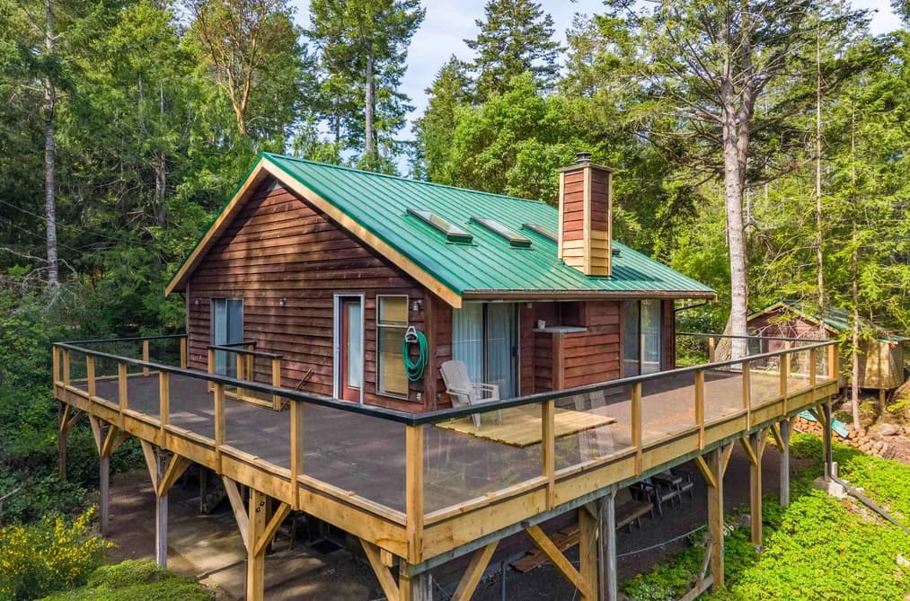 1001 ROBSON WAY, Galiano Island, BC — Residential for Sale - Main Photo