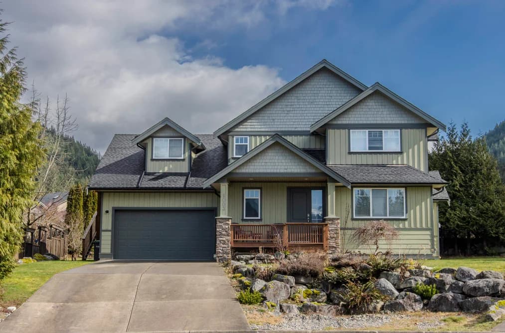 1003 ASH PLACE, Squamish, BC — Residential for Sale - Photo 2