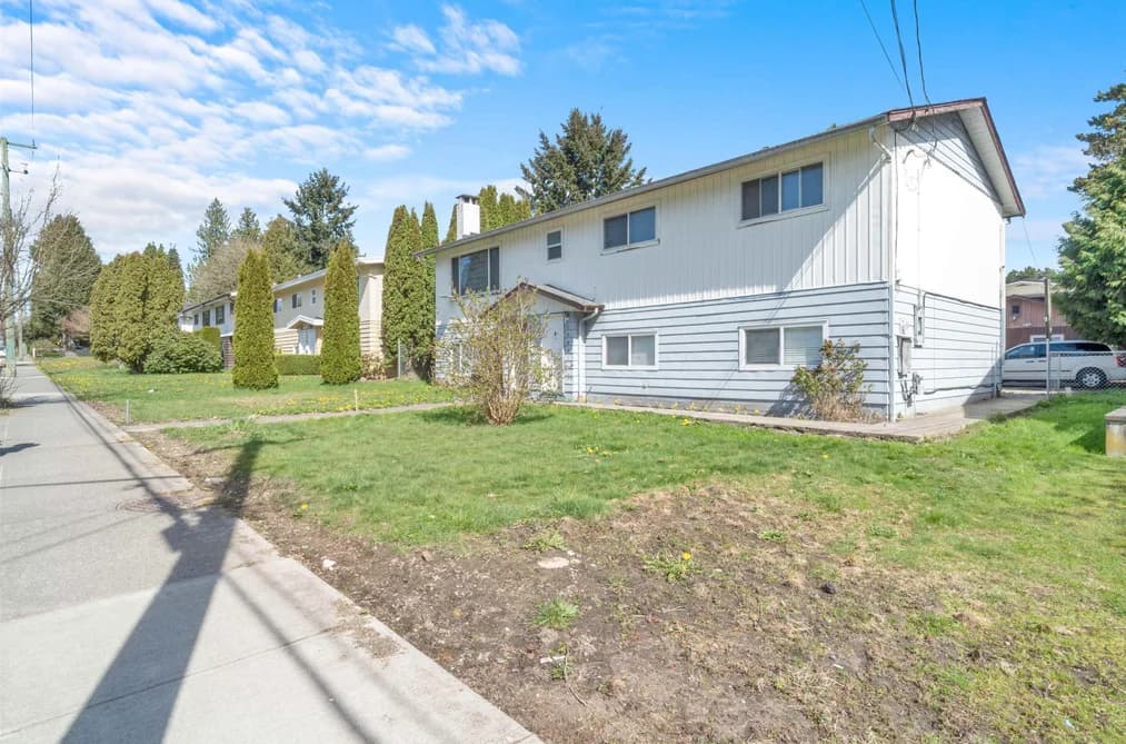 10038 10040 128 STREET, Surrey, BC — Residential Income for Sale - Photo 2