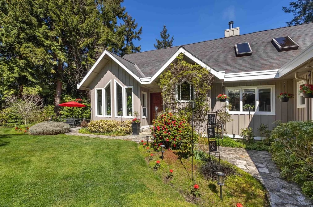 10040 WESCAN ROAD, Halfmoon Bay, BC — Residential for Sale - Photo 2