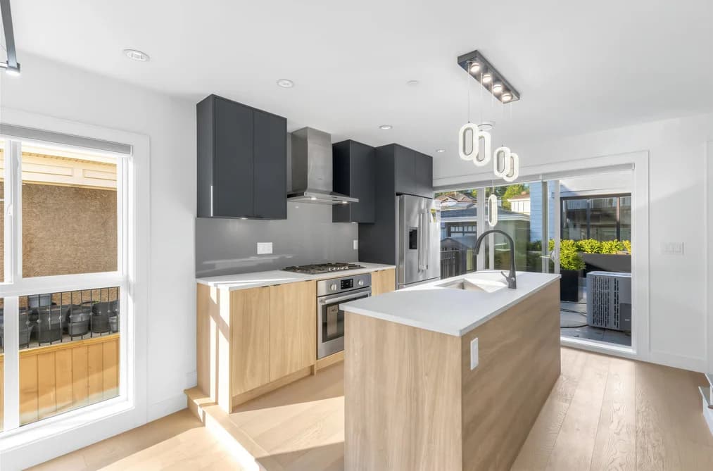 1007 W 58TH AVENUE, Vancouver, BC — Residential for Sale - Photo 2