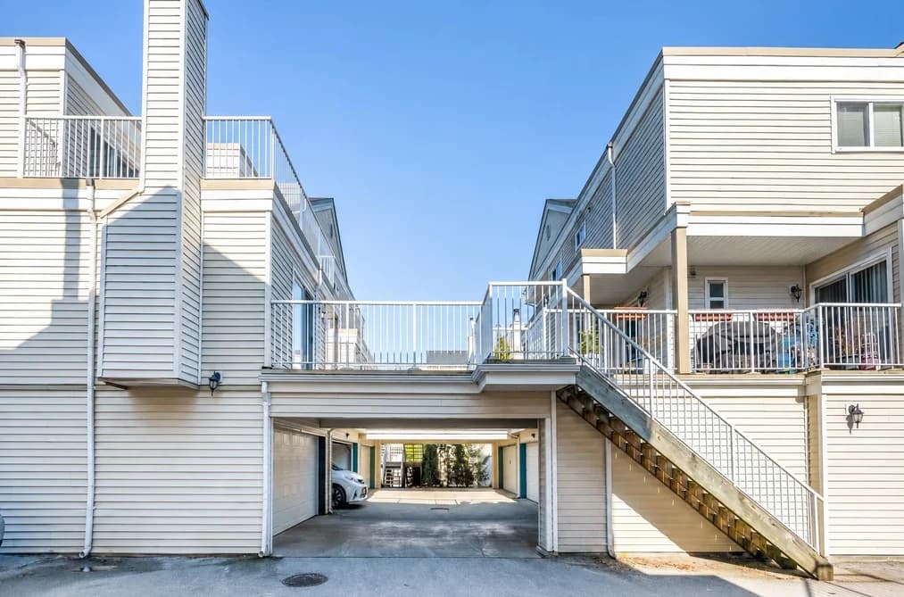 10077 156 STREET, Surrey BC V3R 4L6 - Photo 1