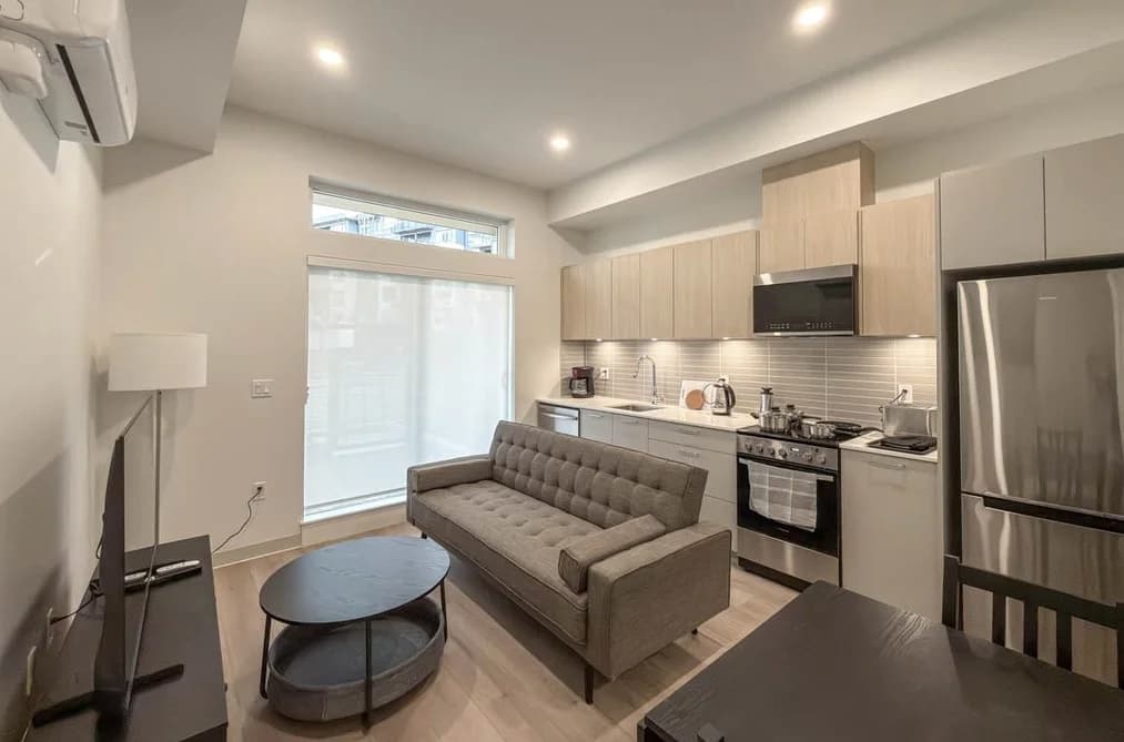 101 1529 OXFORD, North Vancouver BC V7J 0G2 - Photo 1