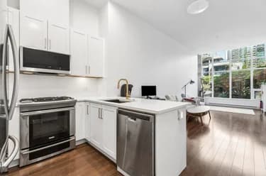 Condo for sale at 101 2077 Rosser Avenue Burnaby British Columbia - MLS: R3131054