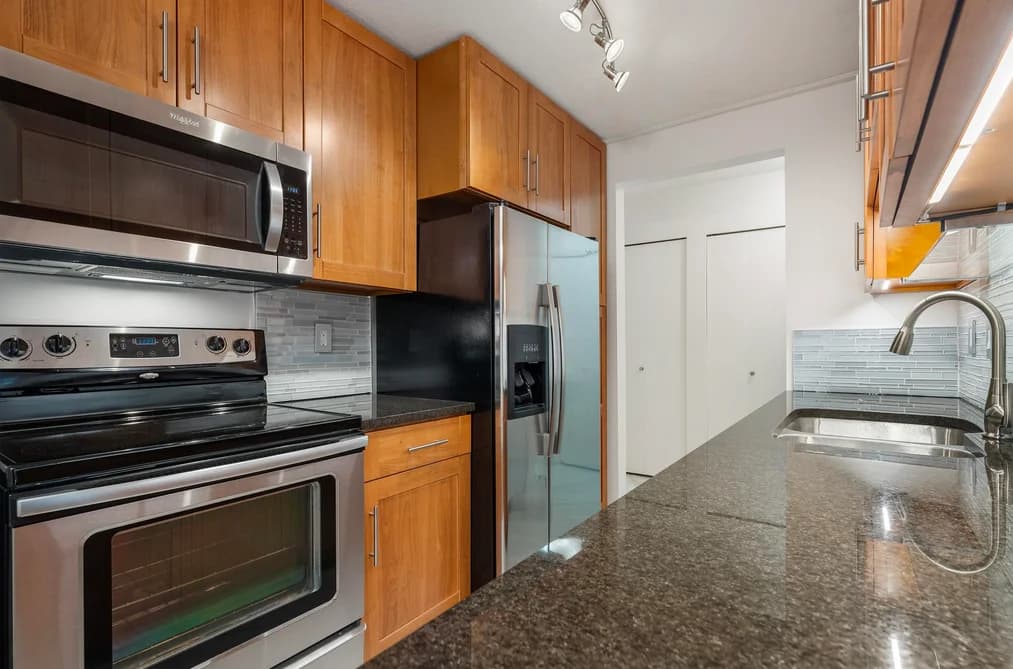 101 2245 WILSON AVENUE, Port Coquitlam, BC — Residential for Sale - Photo 2