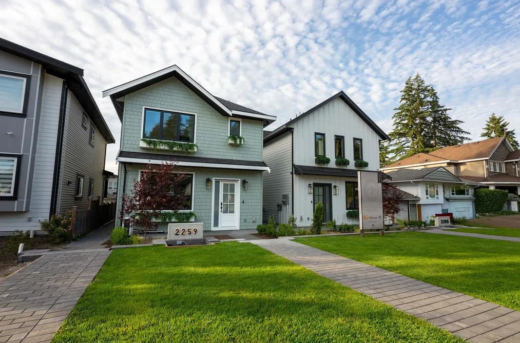 101 2259 LOBB AVENUE, Port Coquitlam, BC — Residential for Sale - Photo 2