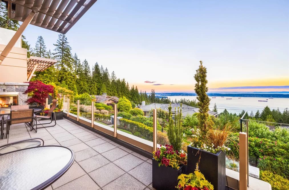 101 2535 GARDEN COURT, West Vancouver, BC — Residential for Sale - Photo 2