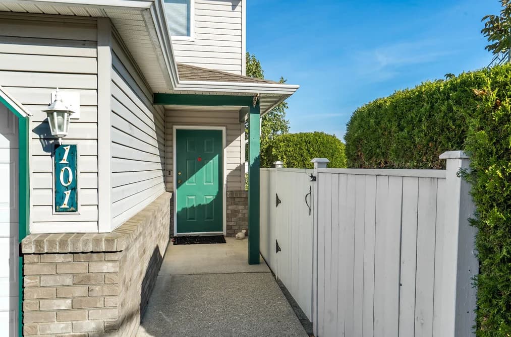101 5765 VEDDER ROAD, Chilliwack, BC — Residential for Sale - Photo 2