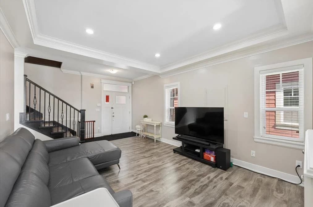 101 910 DELESTRE AVENUE, Coquitlam, BC — Residential for Sale - Photo 2