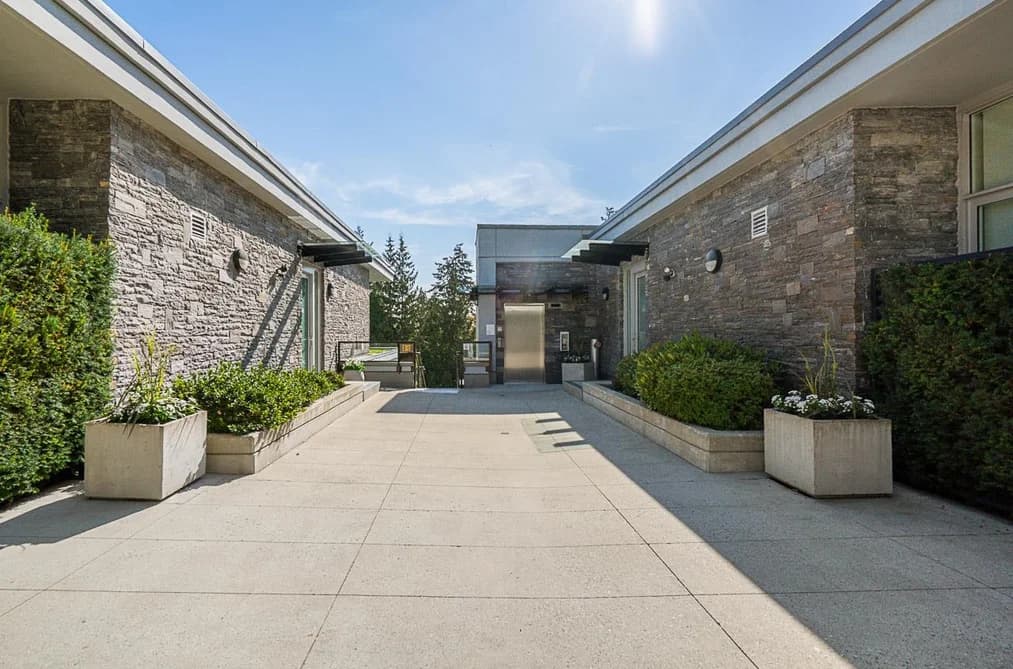 101 988 KEITH ROAD, West Vancouver, BC — Residential for Sale - Photo 2
