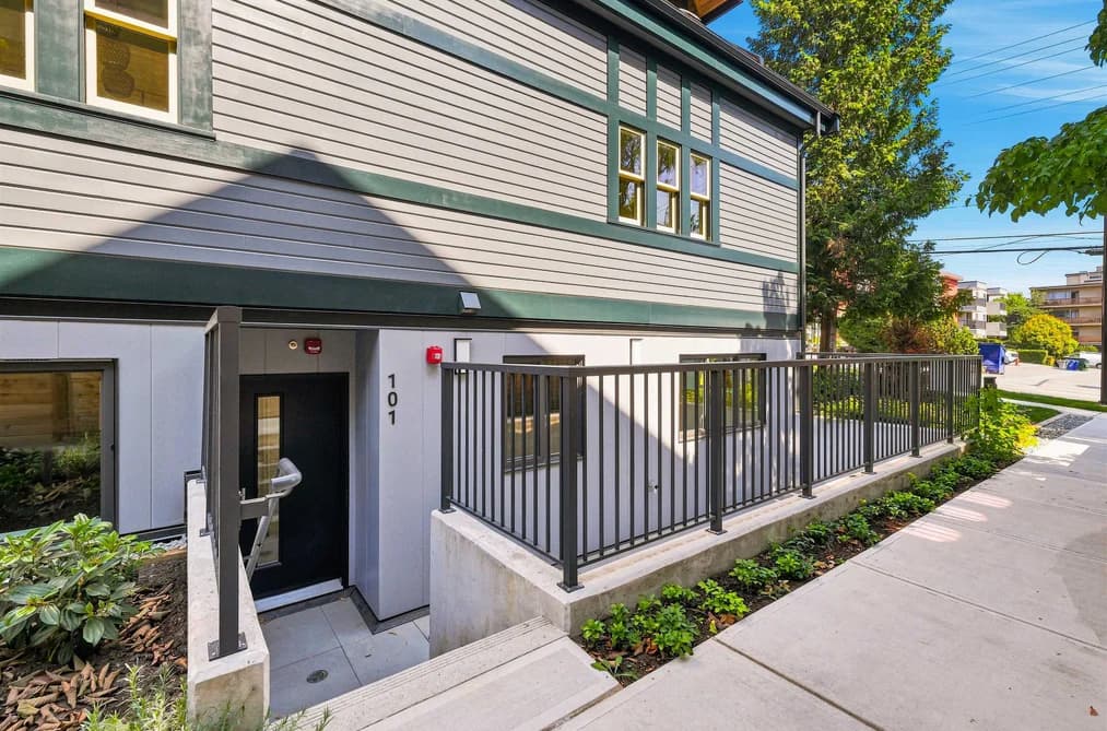 101 CUNNINGHAM STREET, New Westminster, BC — Residential for Sale - Main Photo