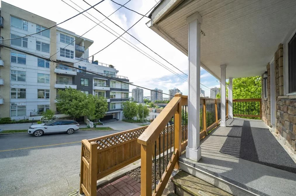 1011 AUCKLAND STREET, New Westminster, BC — Residential for Sale - Photo 2