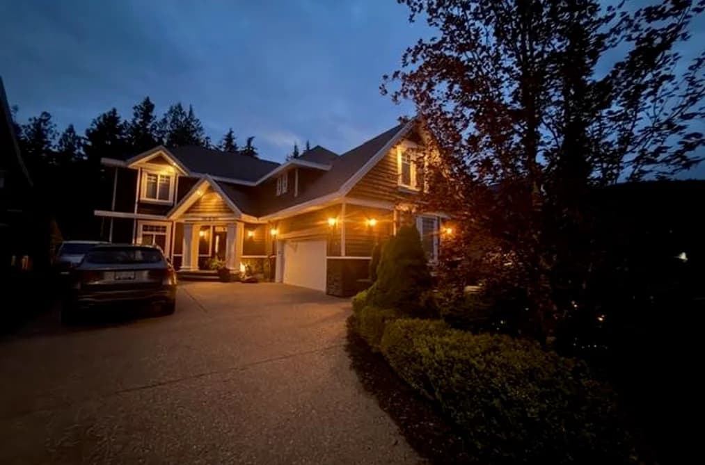 1012 JAY CRESCENT, Squamish, BC — Residential for Sale - Main Photo