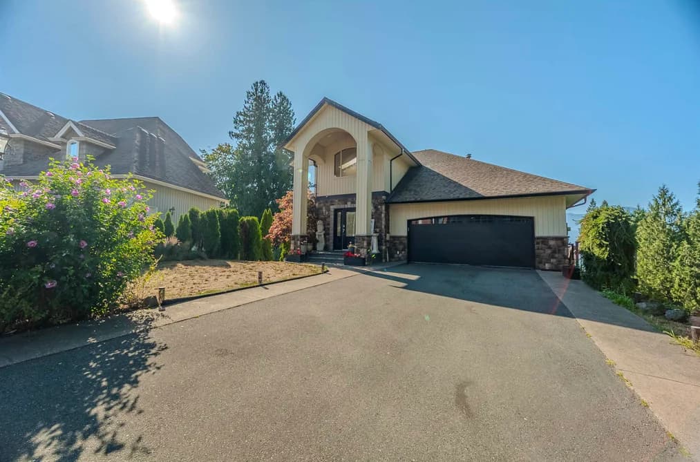 10132 KENSWOOD DRIVE, Chilliwack, BC — Residential for Sale - Photo 2