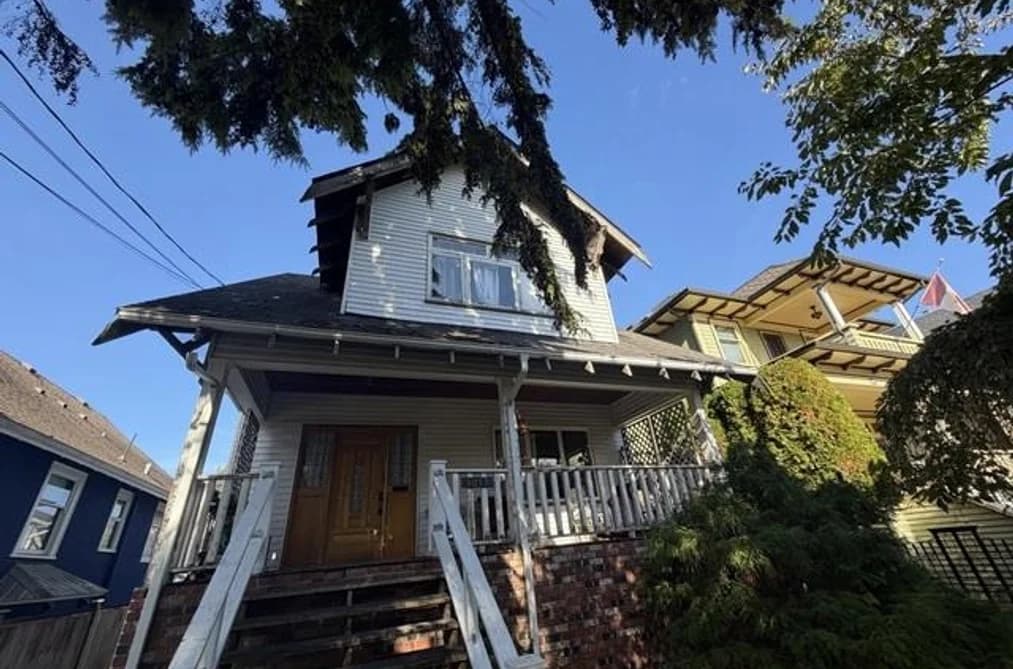 1017 Hamilton Street, New Westminster, BC - House for Sale - Photo 2 of 10 1017 Hamilton Street, New Westminster, BC - House for Sale - Photo 2 of 10