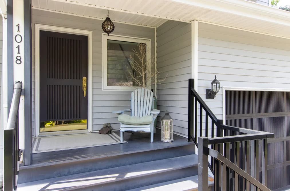 1018 PIA ROAD, Squamish, BC — Residential for Sale - Photo 2