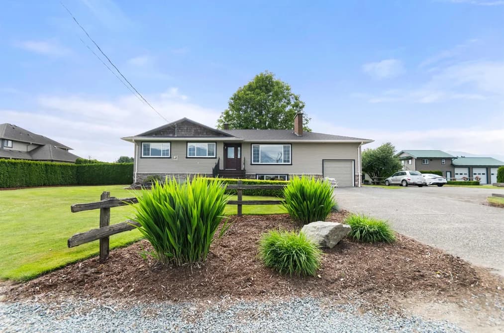 10195 GILLANDERS ROAD, Chilliwack, BC — Residential for Sale - Photo 2