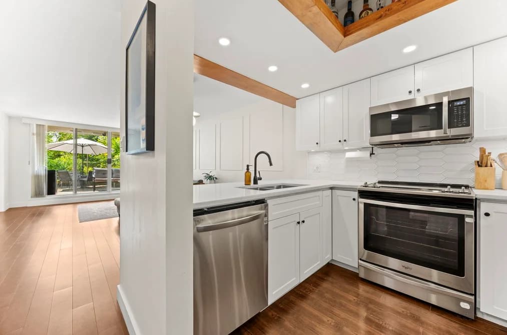 102 1045 QUAYSIDE DRIVE, New Westminster, BC — Residential for Sale - Photo 2