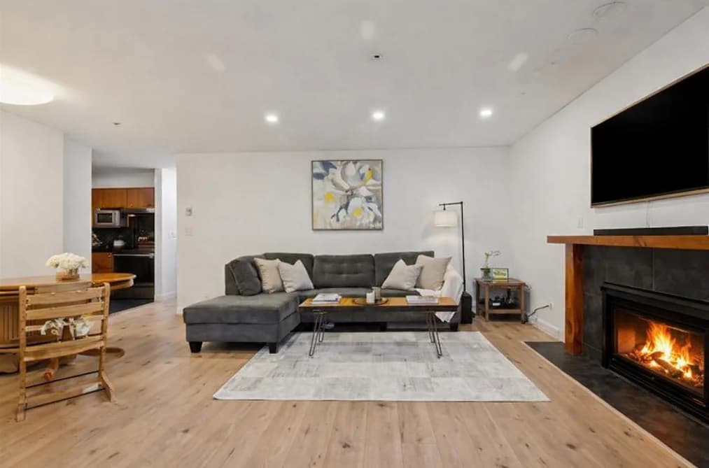 102 1689 E 4TH AVENUE, Vancouver, BC — Residential for Sale - Photo 2