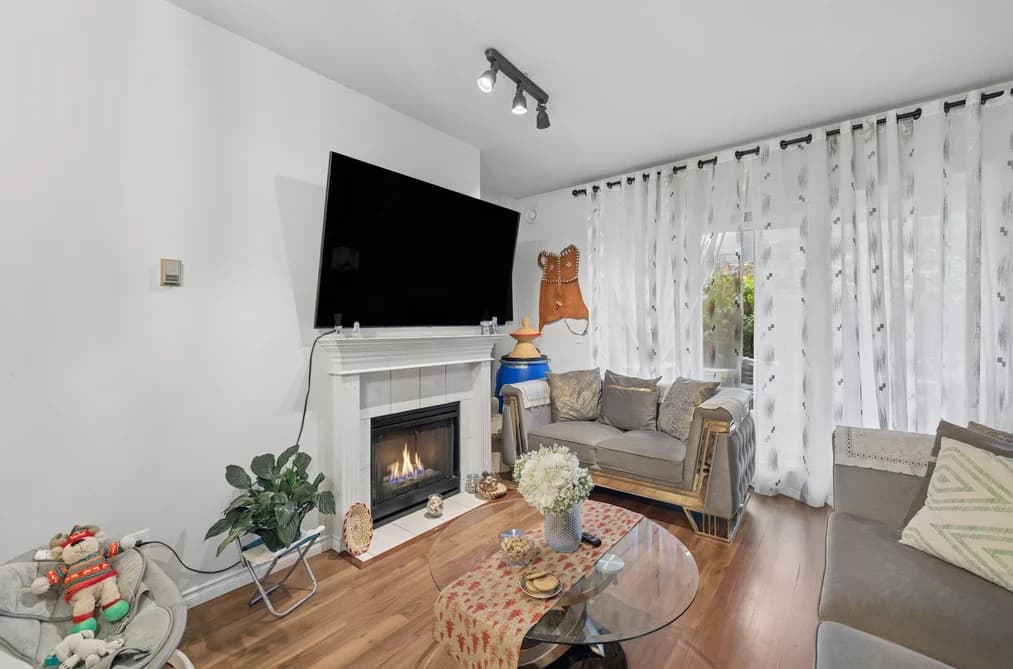 102 2109 ROWLAND STREET, Port Coquitlam, BC — Residential for Sale - Photo 2