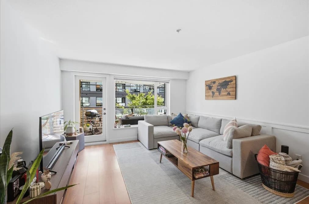 102 221 E 3RD STREET, North Vancouver, BC — Residential for Sale - Photo 2