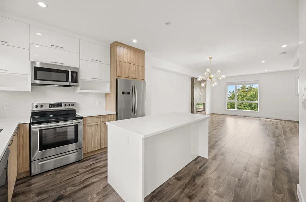 102 3423 ROXTON AVENUE, Coquitlam, BC — Residential for Sale - Photo 2