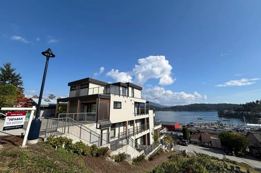 102 524 S FLETCHER ROAD, Gibsons, BC — Residential for Sale - Photo 2