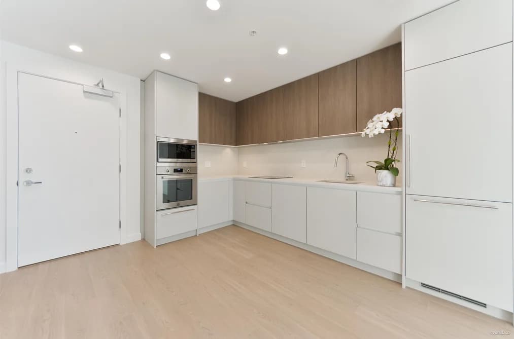 102 588 HARRISON AVENUE, Coquitlam, BC — Residential for Sale - Photo 2
