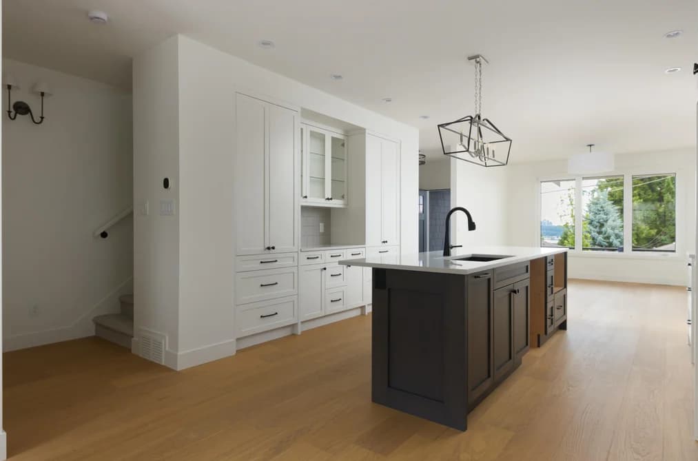 102 903 EDGAR AVENUE, Coquitlam, BC — Residential for Sale - Photo 2