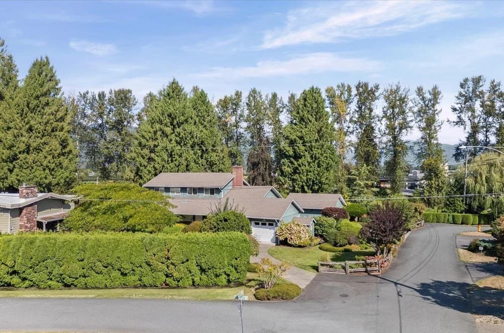 10200 BRENTWOOD DRIVE, Chilliwack, BC — Residential for Sale - Main Photo