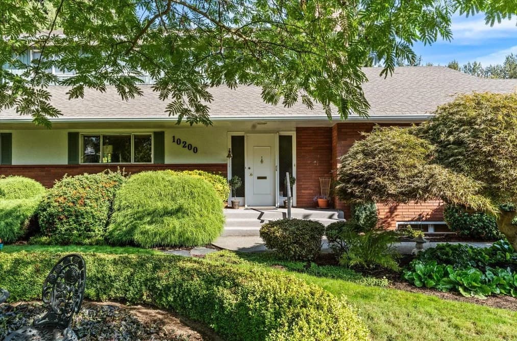 10200 BRENTWOOD DRIVE, Chilliwack, BC — Residential for Sale - Photo 2