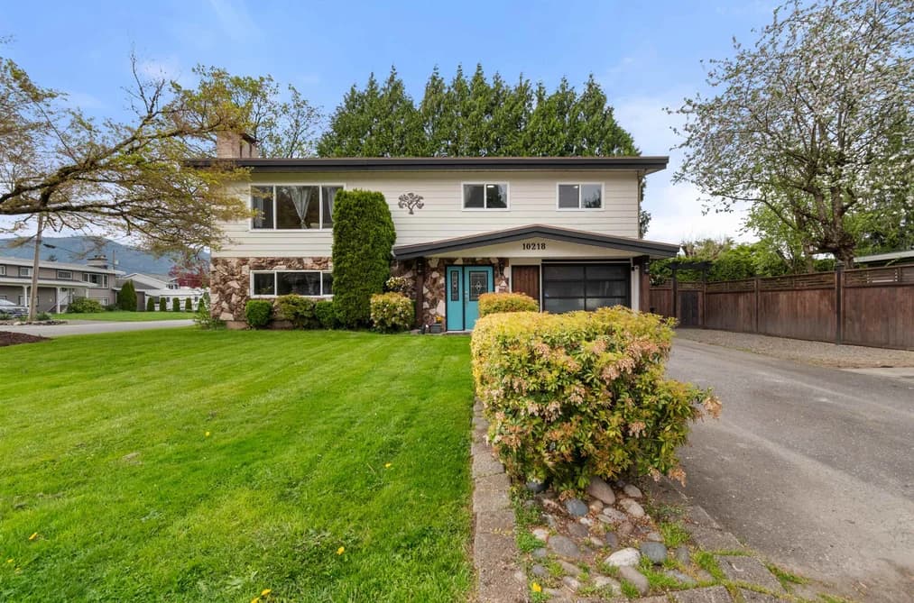 10218 OVAL DRIVE, Chilliwack, BC — Residential for Sale - Photo 2
