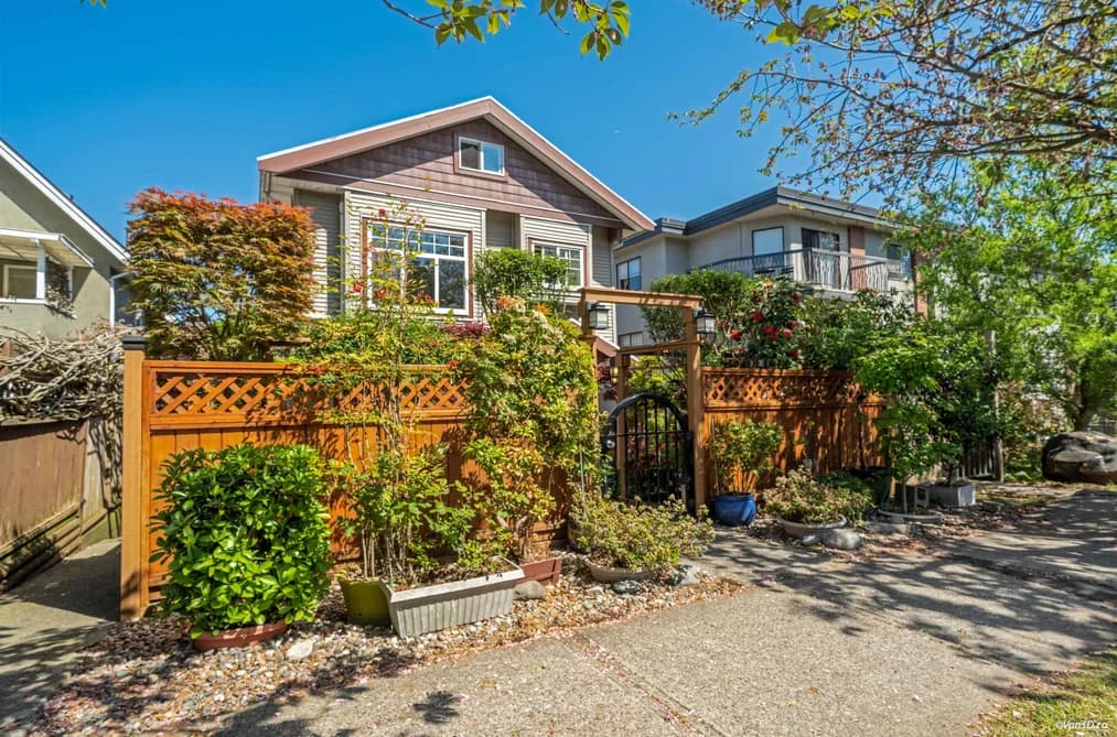 1023 E 8TH AVENUE, Vancouver, BC — Residential for Sale - Photo 2