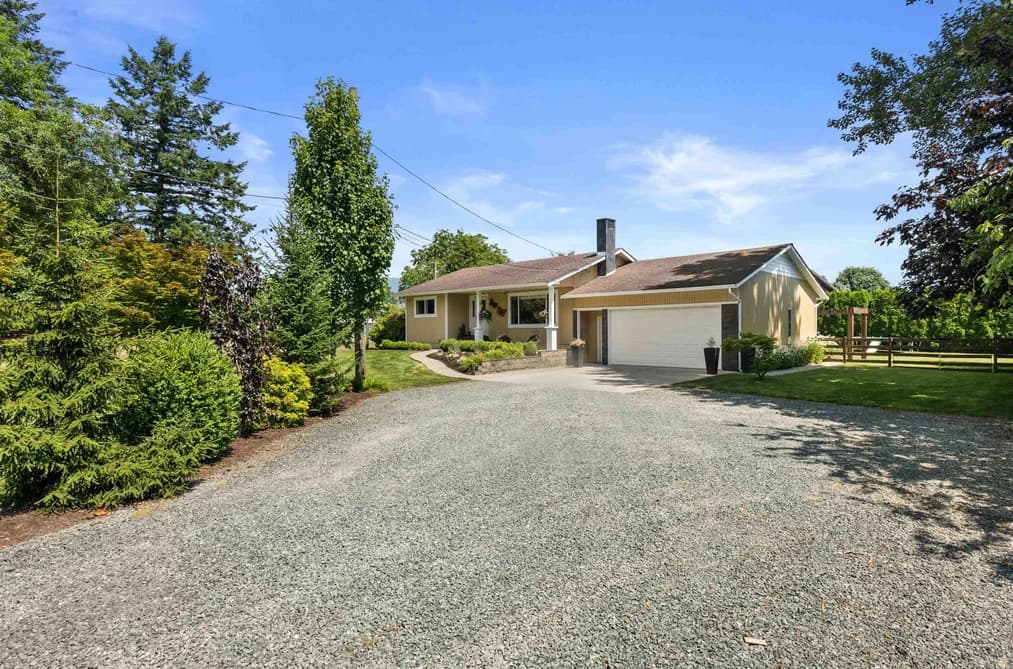 10268 YOUNG ROAD, Chilliwack, BC — Residential for Sale - Main Photo