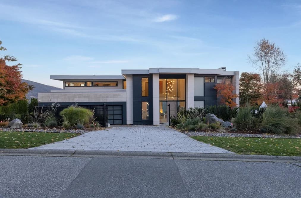 1027 MILLSTREAM ROAD, West Vancouver, BC — Residential for Sale - Photo 2