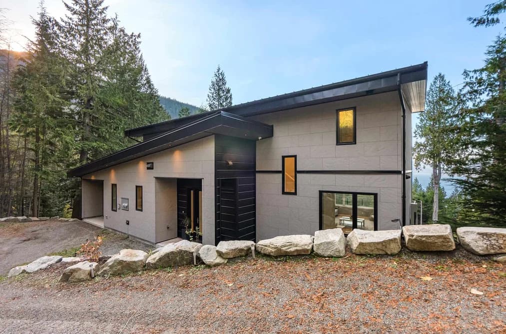1028 GOAT RIDGE DRIVE, Britannia Beach, BC — Residential for Sale - Photo 2