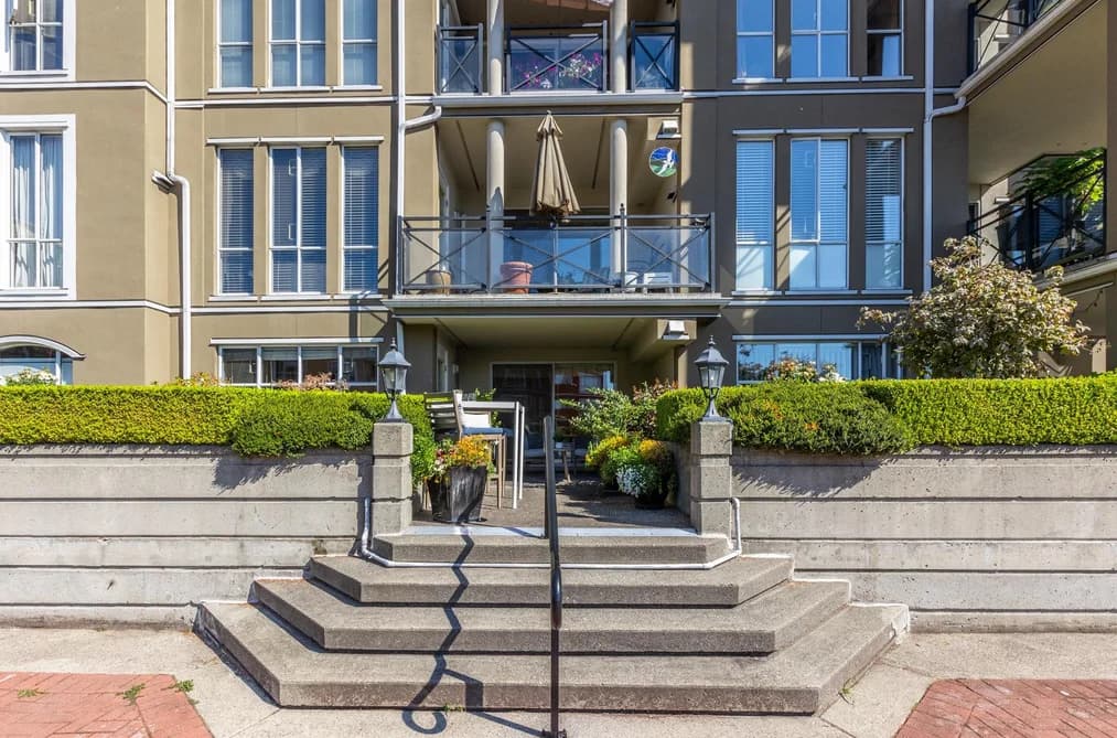103 2 RENAISSANCE SQUARE, New Westminster, BC — Residential for Sale - Main Photo