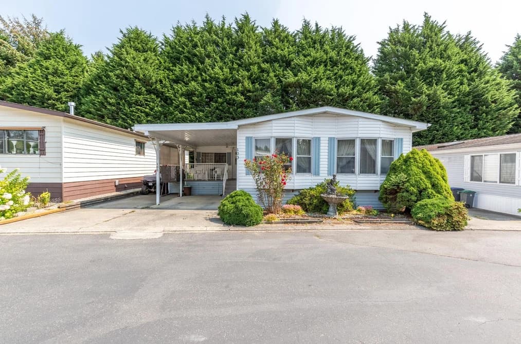 103 2062 KING GEORGE BOULEVARD, Surrey, BC — Residential for Sale - Photo 2