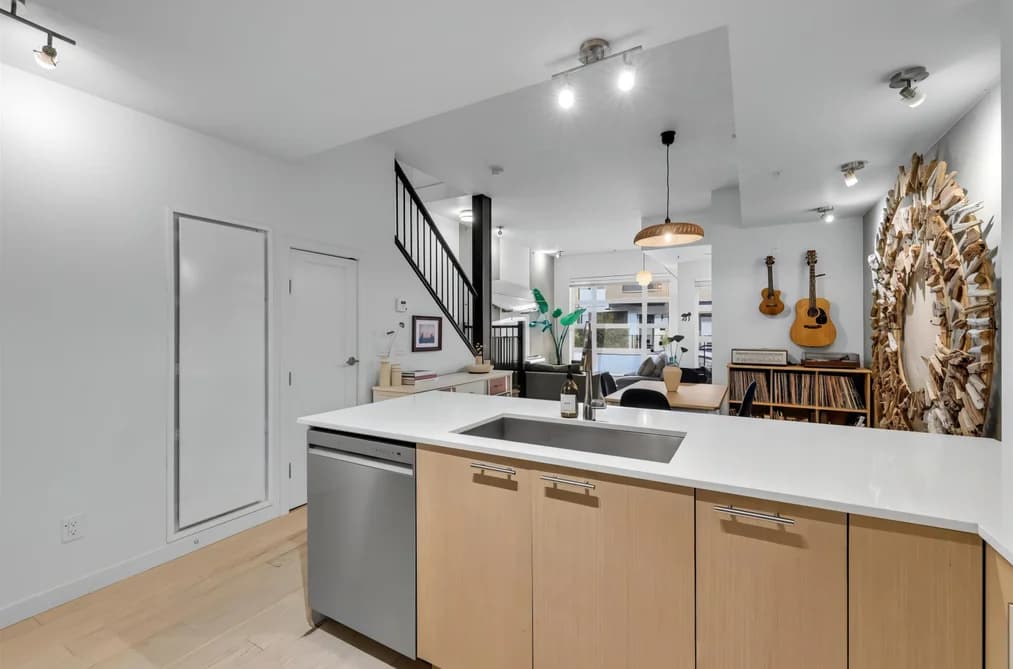 103 2715 SPRING STREET, Port Moody, BC — Residential for Sale - Photo 2