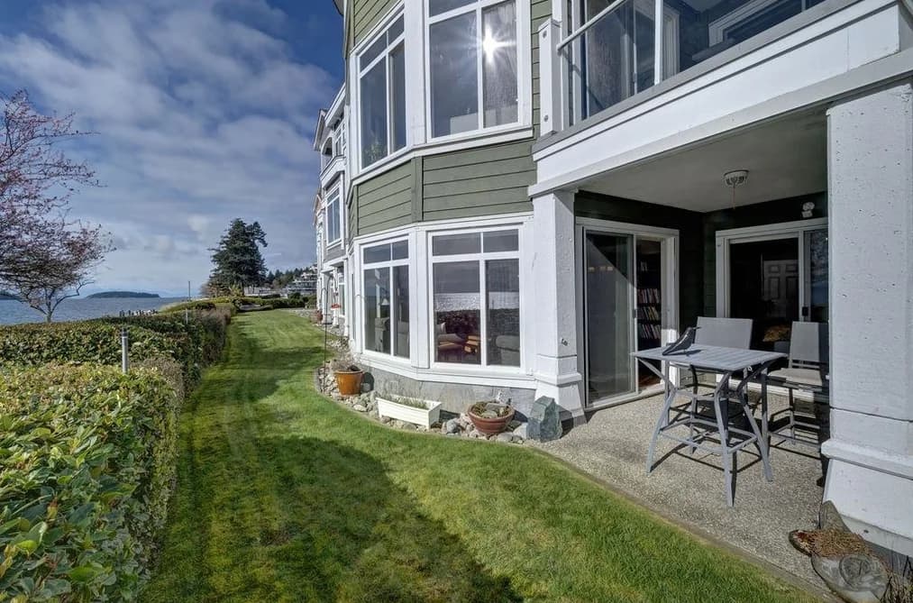 103 5470 INLET AVENUE, Sechelt, BC — Residential for Sale - Main Photo