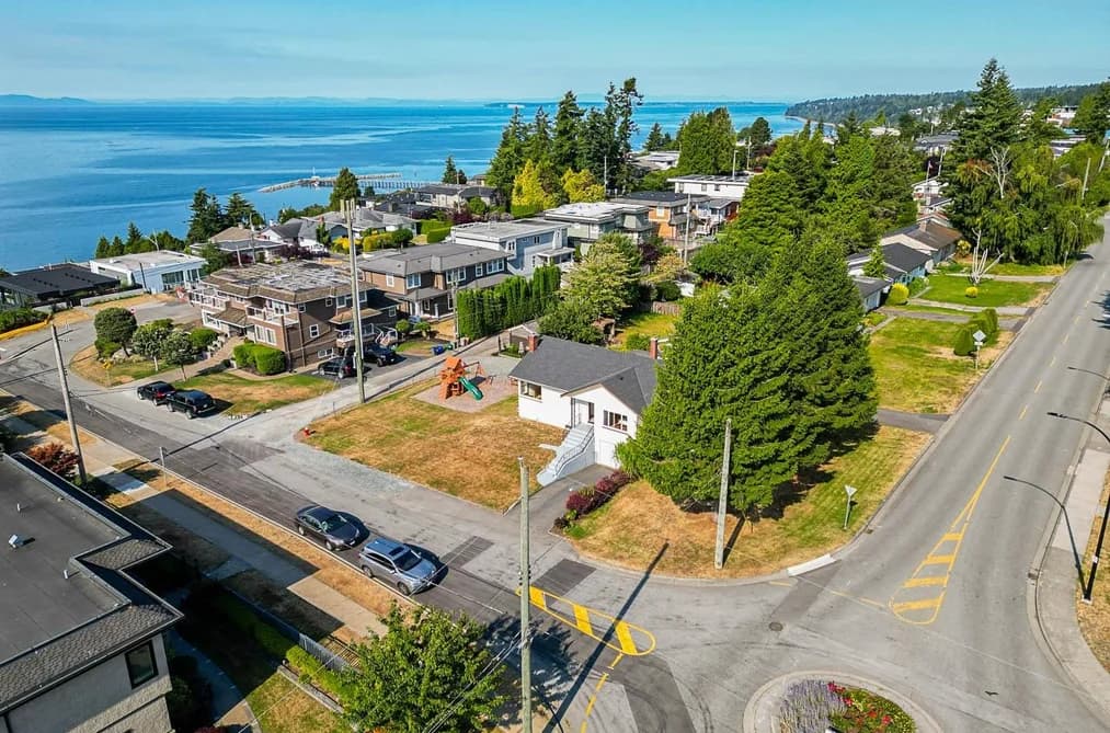 House for sale at 1033 Cypress Street White Rock British Columbia - MLS: R3087061