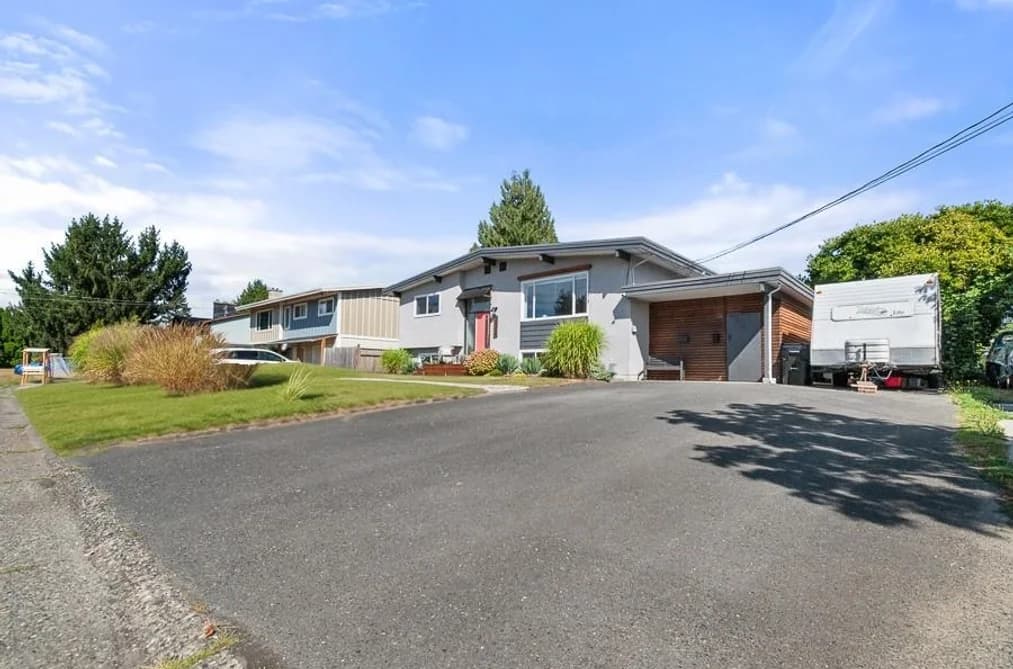 10336 GRANT STREET, Chilliwack, BC — Residential for Sale - Photo 2