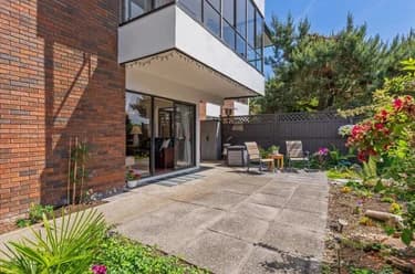 Condo for sale at 104 1319 Martin Street White Rock British Columbia - MLS: R3130452