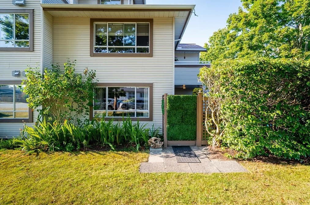 104 15991 THRIFT AVENUE, White Rock, BC — Residential for Sale - Photo 2