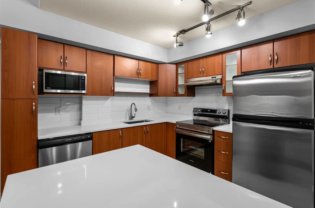 104 160 SHORELINE CIRCLE, Port Moody, BC — Residential for Sale - Photo 2