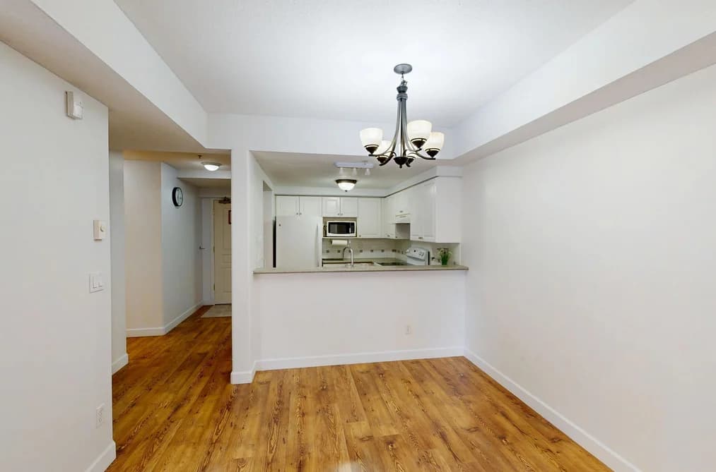 104 211 TWELFTH STREET, New Westminster, BC — Residential for Sale - Photo 2
