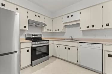 Condo for sale at 104 32885 George Ferguson Way Abbotsford British Columbia - MLS: R3158543