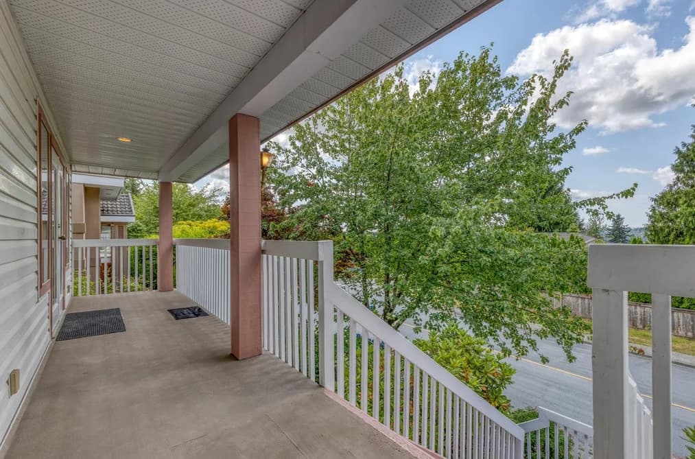 104 RAVINE DRIVE, Port Moody, BC — Residential for Sale - Photo 2