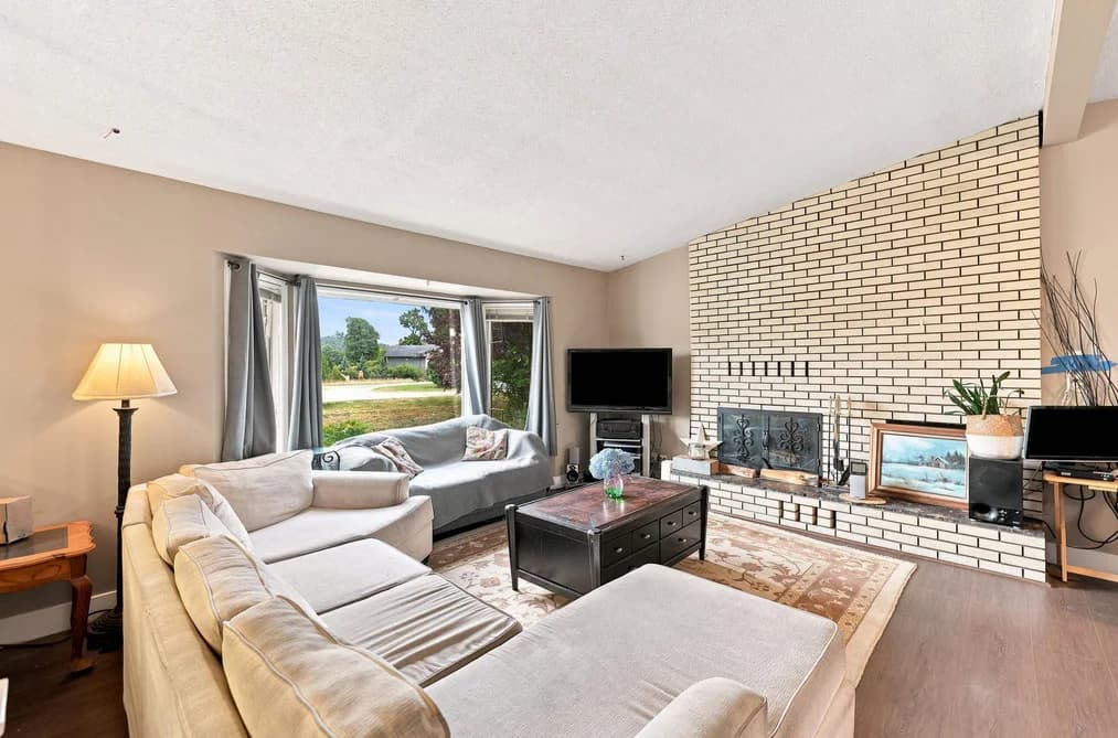 10425 YOUNG ROAD, Chilliwack, BC — Residential for Sale - Photo 2