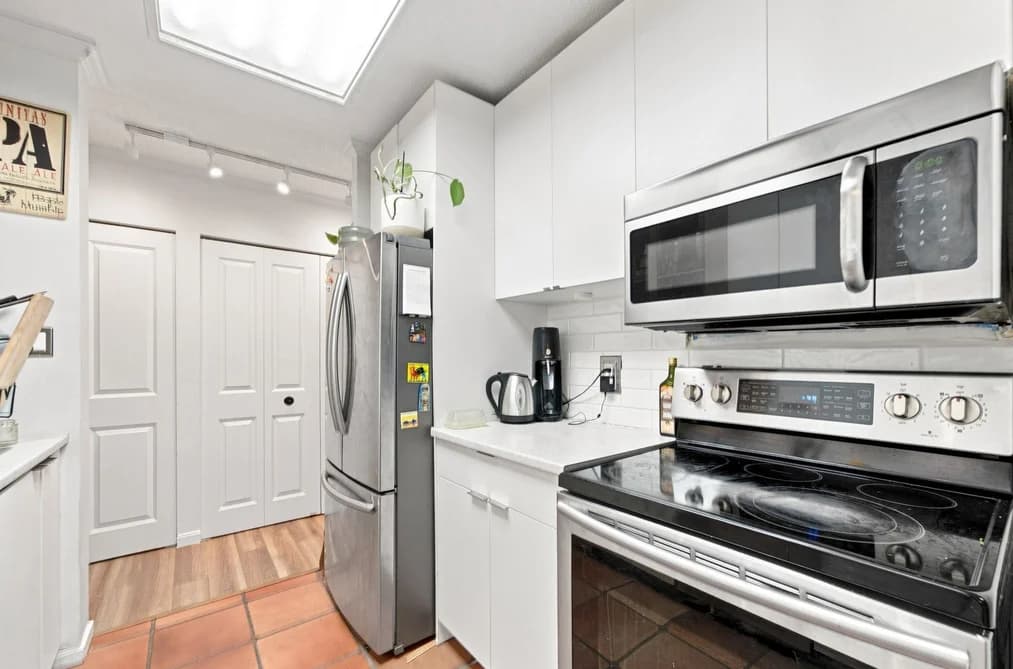 105 1510 W 1ST AVENUE, Vancouver, BC — Residential for Sale - Photo 2